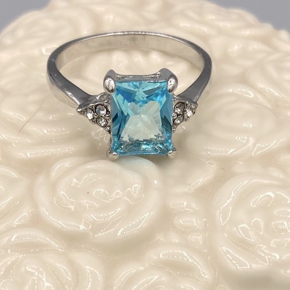 Blue Crystal Fashion Ring - Picture 1 of 5
